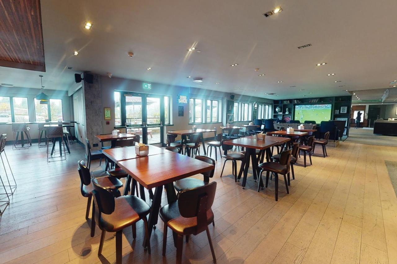 Village Hotel Birmingham Уолсал Екстериор снимка