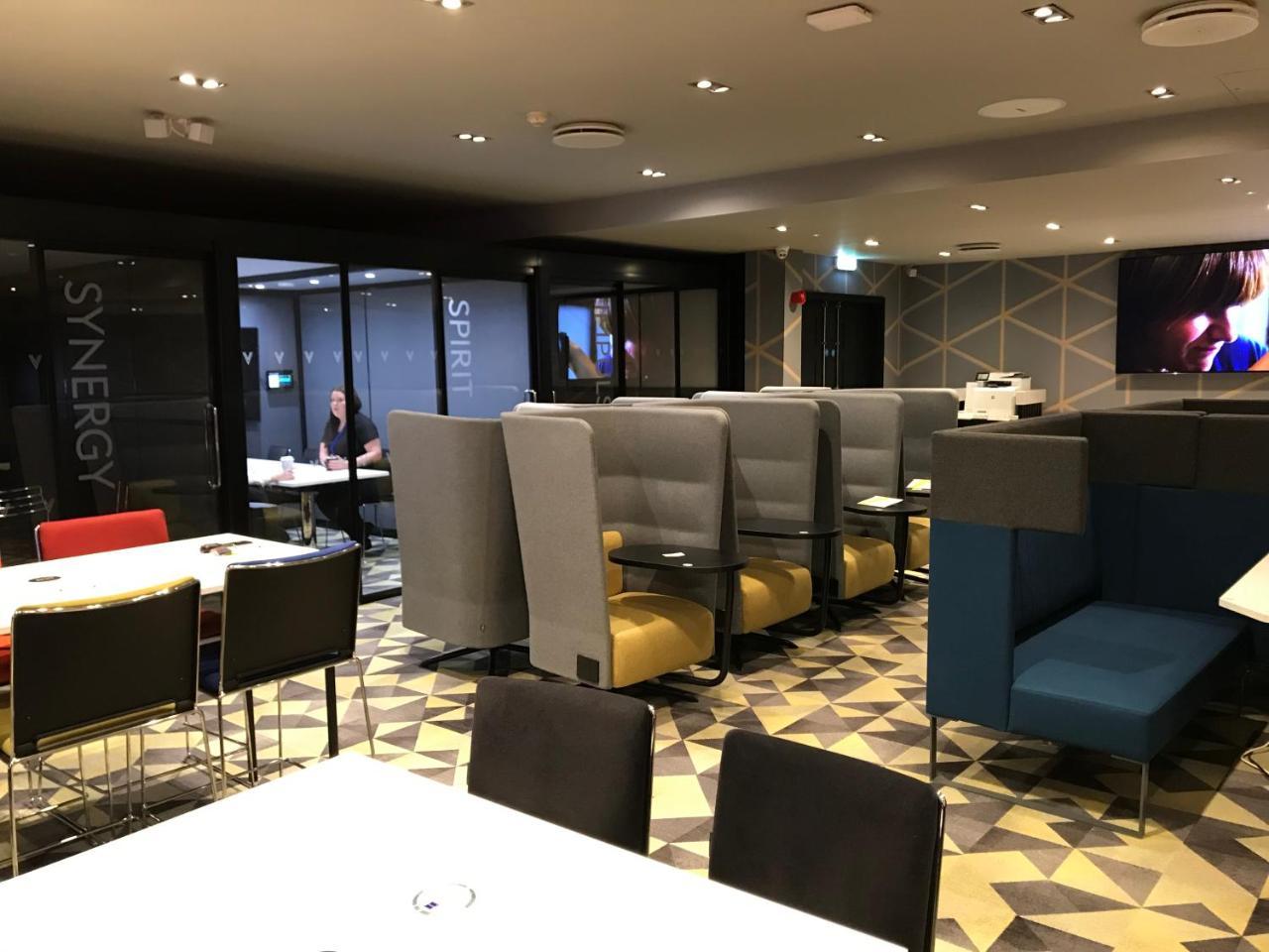 Village Hotel Birmingham Уолсал Екстериор снимка